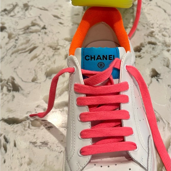 Chanel Logo Low-Top Sneakers Leather - Picture 4 of 8
